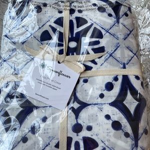 NWT Spoonflower indigo shibori twin duvet cover. Immaculate!